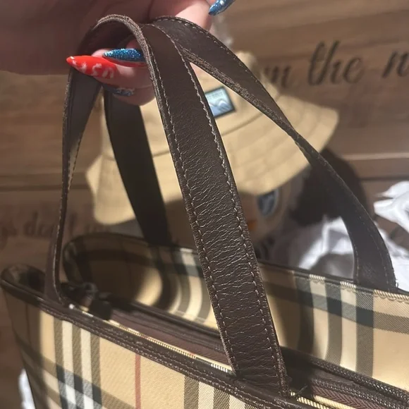 Burberry Checkered Bag with Brown Interior - Picture 7 of 8